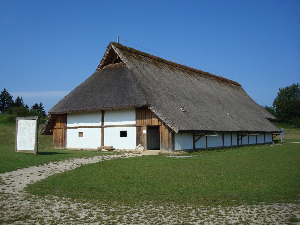 Keltenmuseum Heuneburg in Oberschwaben,
das rekonstruierte Herrenhaus,
Aug.2008