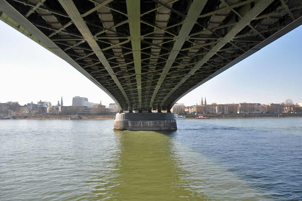 Kennedybrcke  von unten , von Bonn nach Beuel - 04.03.2013