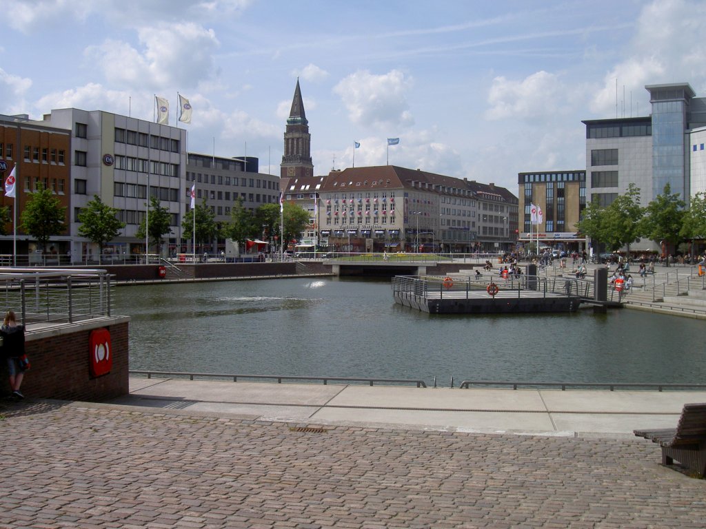 Kiel, Schwedenkai mit Rathausturm (23.05.2011)