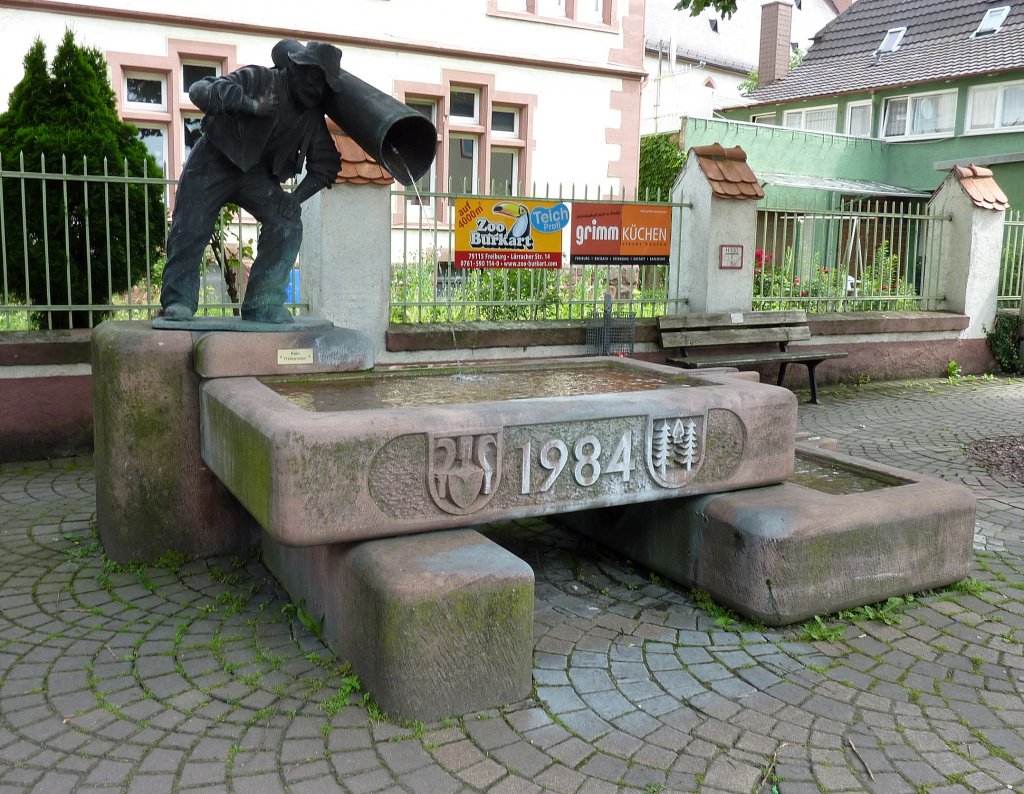 Kippenheim, der Winzerbrunnen, aufgestellt 1984, Juni 2012