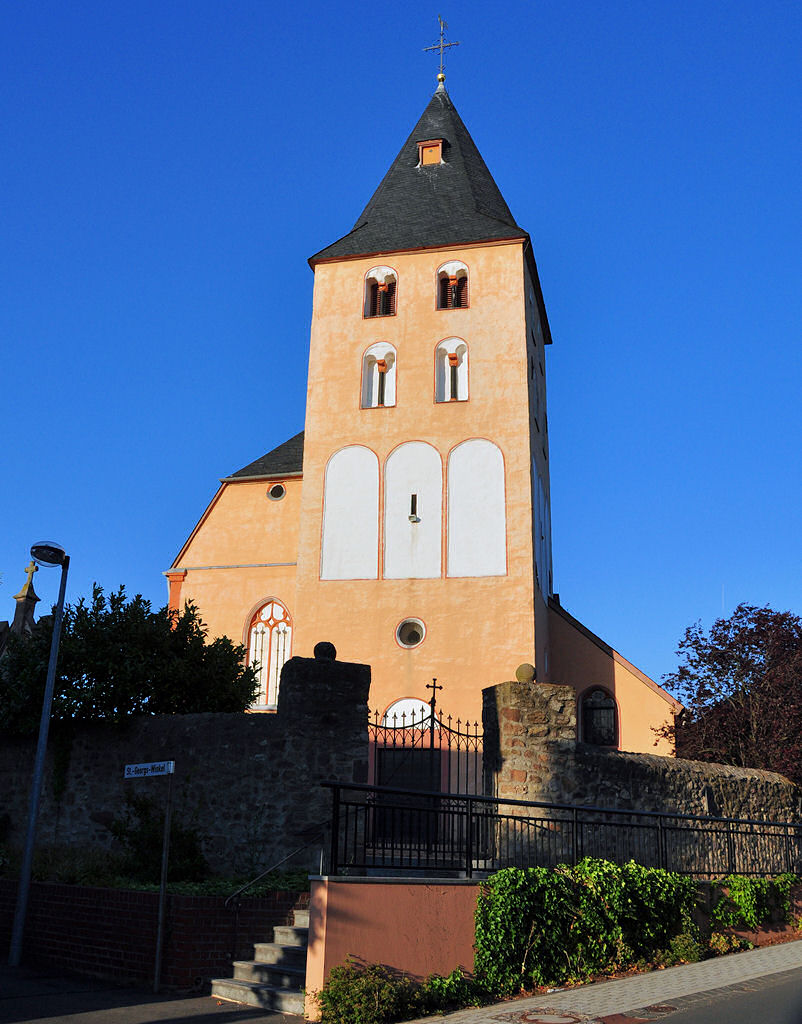 Kirche in Euskirchen-Frauenberg im Abendlicht - 24.07.2010