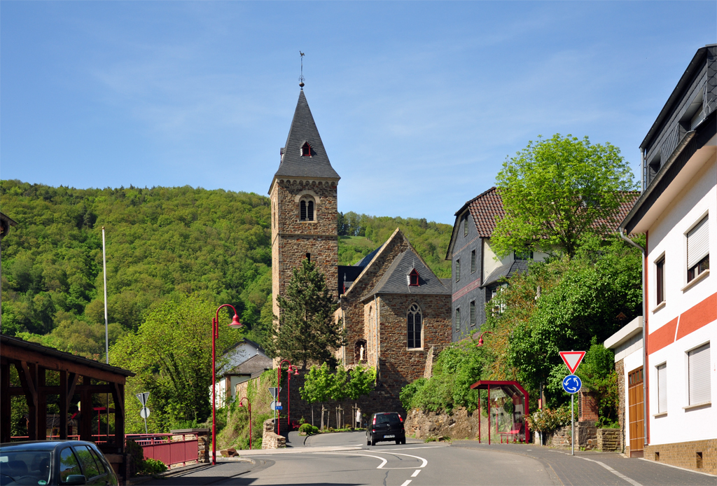 Kirche in Hnningen, Landkreis Ahrweiler, 14.05.2012