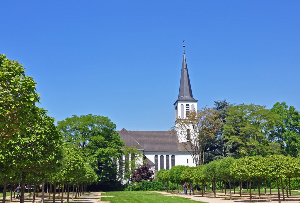 Kirche neben dem Schlo Augustusburg in Brhl - 23.05.2010