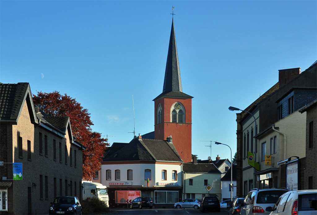 Kirche in der Ortsmitte von Euskirchen-Kuchenheim - 20.11.2012