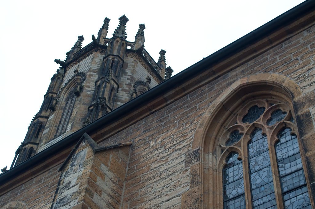Kirche St. Josef in Oelde/Westf. (Bielefeld): Turm- und Fassadenschnitt
Aufnahmezeit: 13.03.2010
Nikon D5000
Belichtungsdauer: 1/160s
Blende: f/6.3, ISO: 200, Brennweite: 38mm