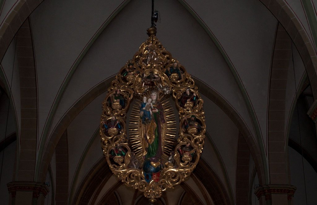 Kirche St. Josef in Oelde/Westf. (Bielefeld) Marienornament
Aufnahmezeit: 13.03.2010
NIKON D5000
Belichtungsdauer: 1/60s
Blende: f/5.3, ISO: 800, Brennweite: 44mm