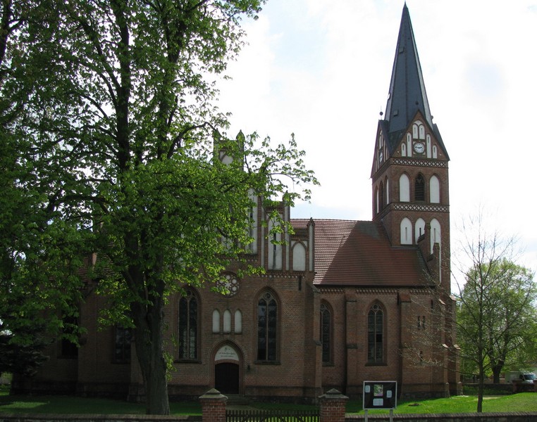 Kirche zu Leusso (LWL) an der Strae L 4 von Ghlen nach -Leussow, 05.05.2010