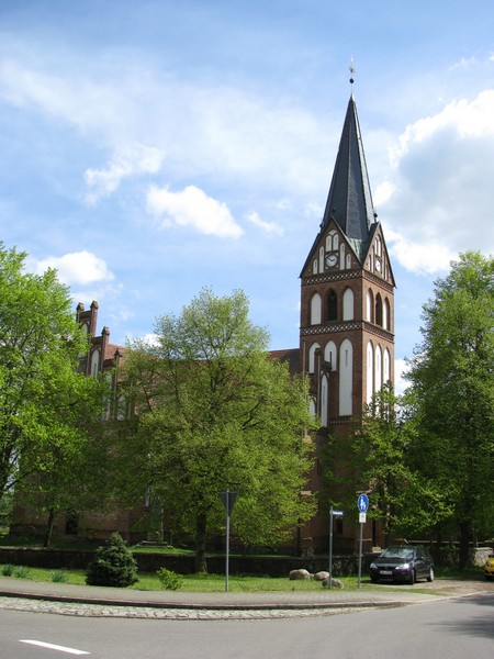 Kirche zu Leussow (LWL) an der L 4 [05.05.2010]