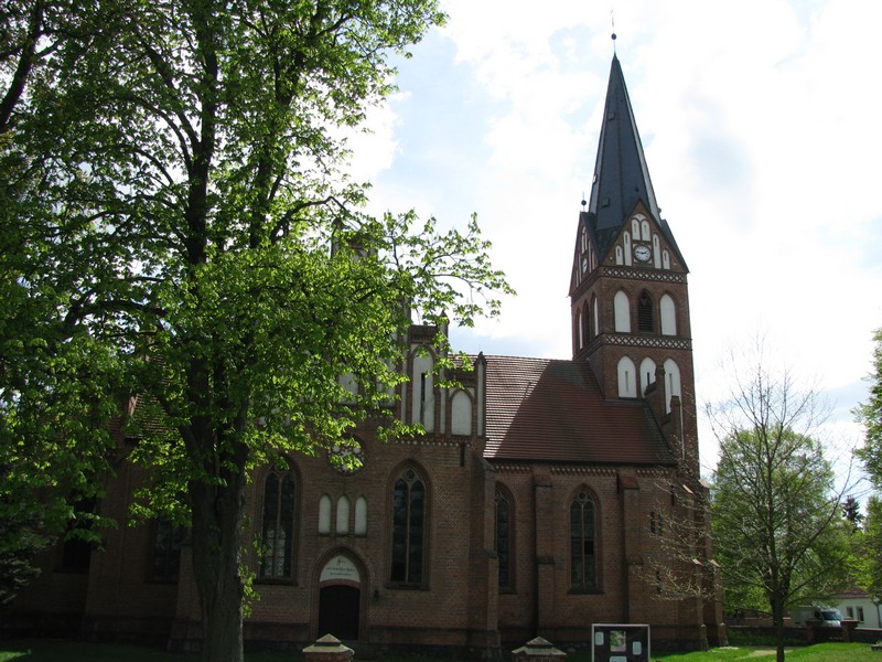 Kirche zu Leussow (LWL) an der Straße L 4, Göhlen-Leussow, 05.05.2010
