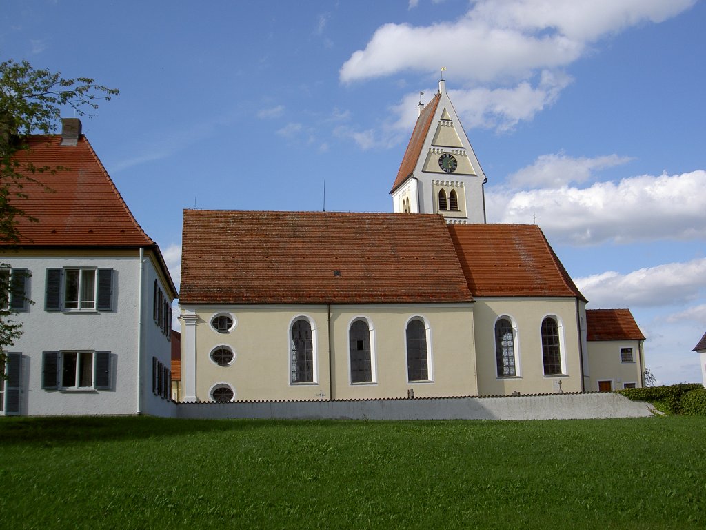 Kirchheim i. Schwaben, Ortsteil Hasberg, St. Otilia Kirche mit Pfarrhaus, 
Landkreis Unterallgu (29.08.2011)