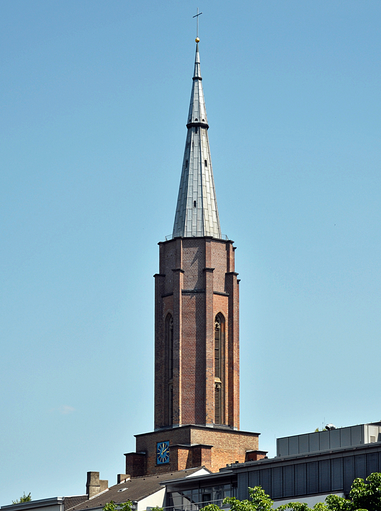 Kirchturm der Kreuzkirche in Bonn  - 08.07.2013
