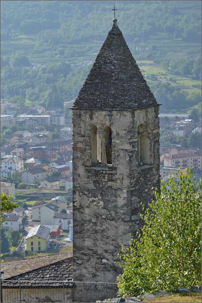 Kirchturm von <U>Santa Perpetua in Tirano</U>. Im Juli 2013.