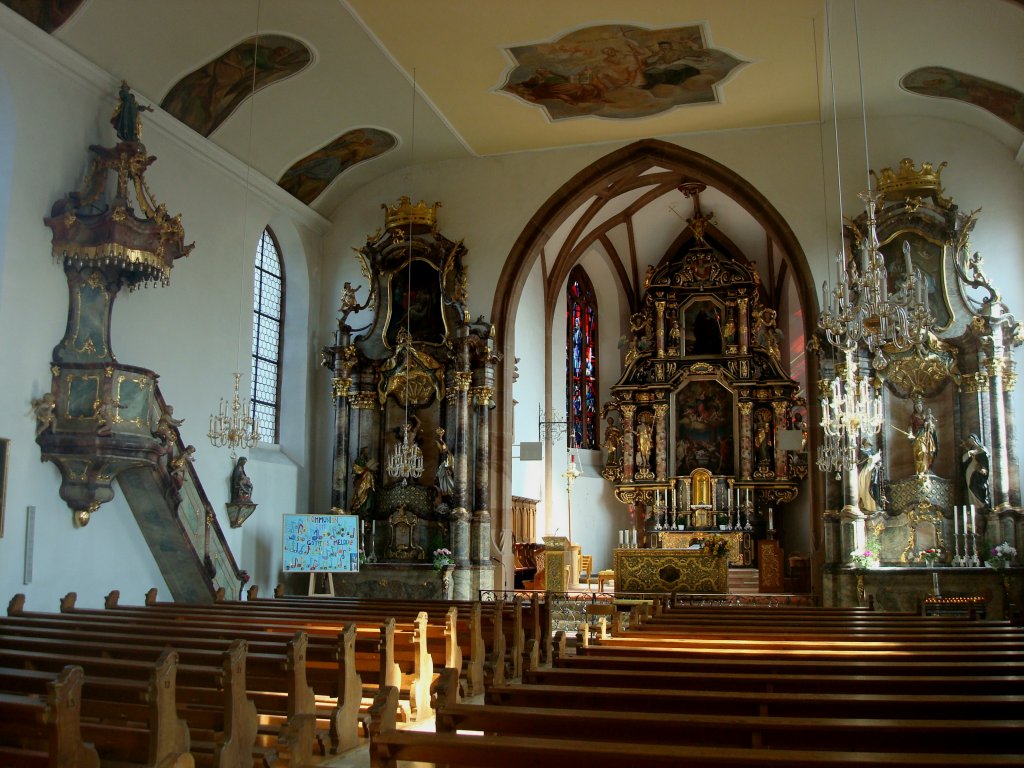 Kirchzarten, der barocke Innenraum der Pfarrkirche St.Gallus, Mrz 2011