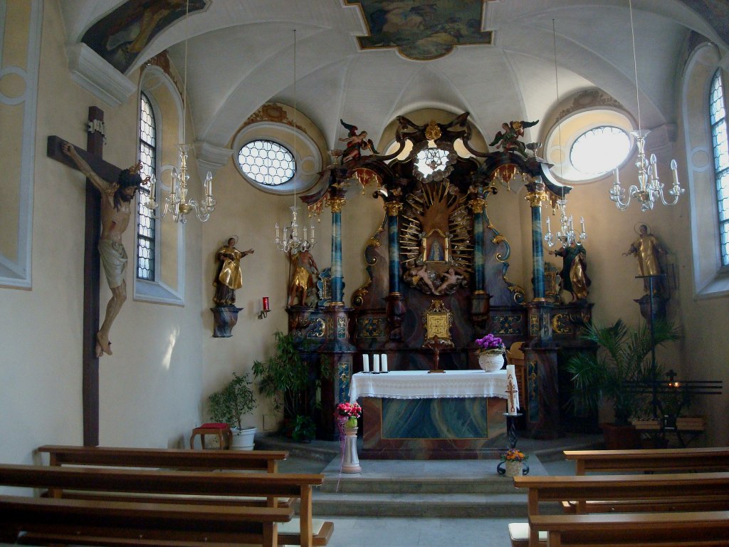 Kirchzarten, der Innenraum der Wallfahrtskapelle zur Gottesmutter auf dem Giersberg, Mrz 2011