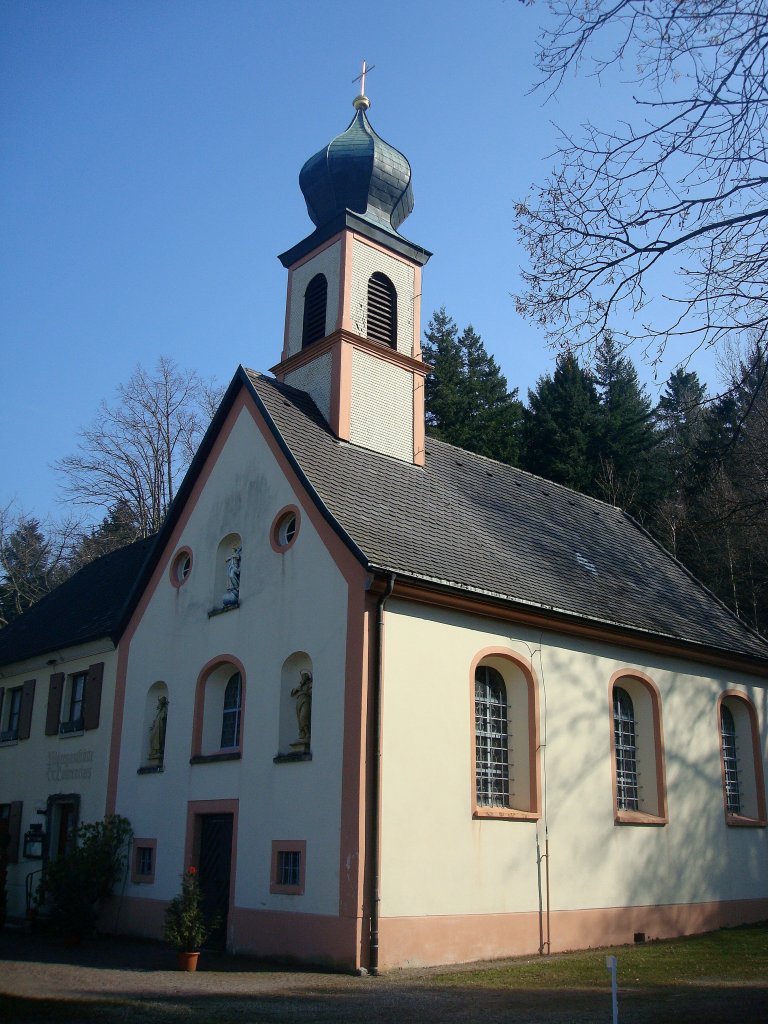 Kirchzarten, die Wallfahrtskapelle zur Gottesmutter von 1738, steht auf dem Giersberg und bietet einen groartigen Blick ins Dreisamtal und bis nach Freiburg, Mrz 2011