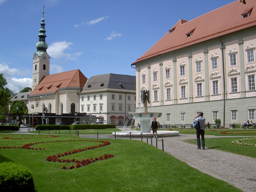 Klagenfurt, Kiki Kogelnik Platz mit Hl. Geist Kirche und Landhaus (20.05.2013)