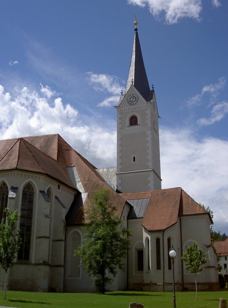 Klagenfurt, Ostansicht der Stiftskirche Vikring, erbaut ab 1202 durch Abt Eberhard 
(20.05.2013)