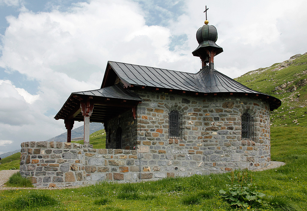 Klausenpass, Kanton Uri. Kapelle auf gut 1950 m . M. Auf Velotour am 11. Juli 2010, 15:31