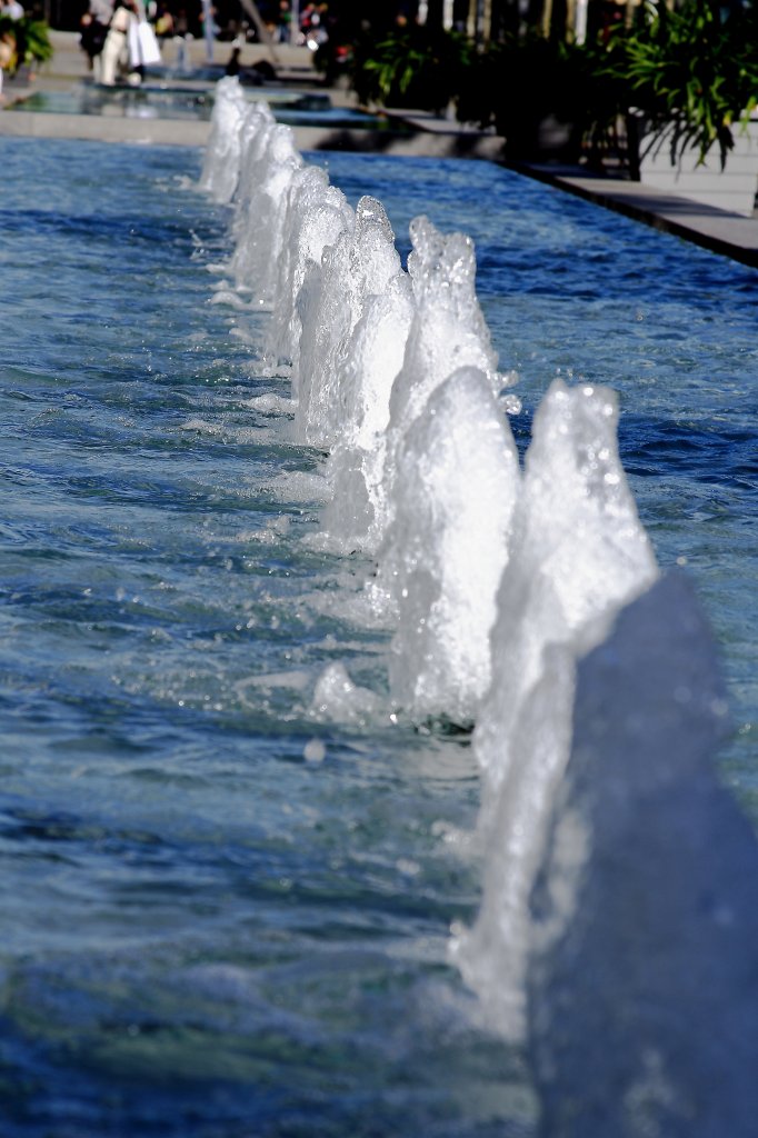 Kleine Wassergeister. (Brunnen auf der Prager Strae in Dresden am 06.10.2011)