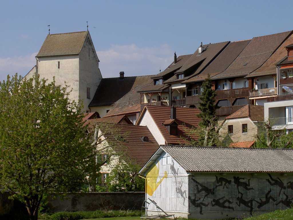 Klingnau, Huser in der Oberstadt mit Schlossturm, Kanton Aargau (19.04.2011)