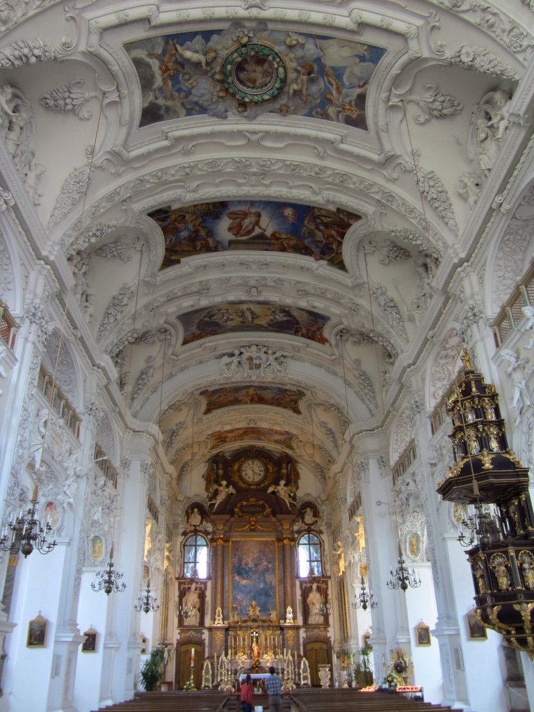 Kloster Benediktbeuren, Chorraum der Klosterkirche, Gewlbebilder von Hans Georg 
Asam (29.04.2012)