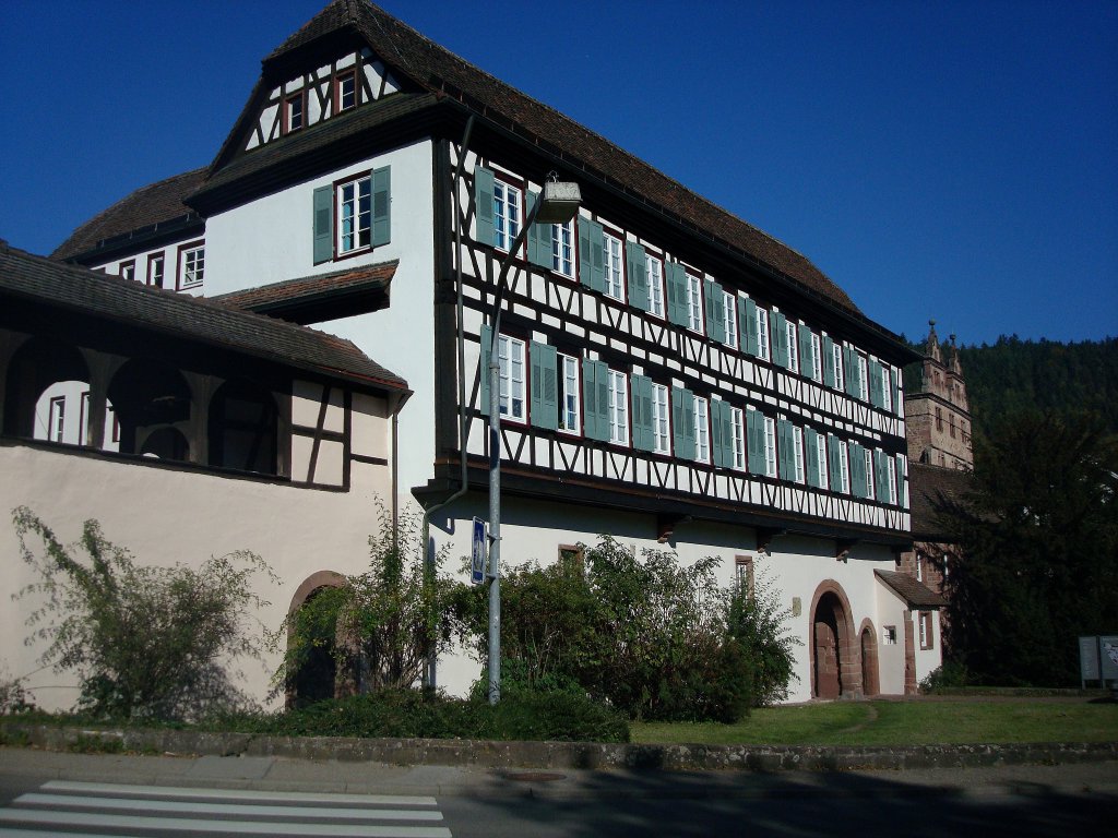 Kloster Hirsau im Nordschwarzwald, Eingangsgebude zum Kloster mit dem Unteren Tor, das Benediktinerkloster aus dem 11.Jahrhundert gehrte zu den bedeutensten in Deutschland (Hirsauer Reform), Okt.2010  