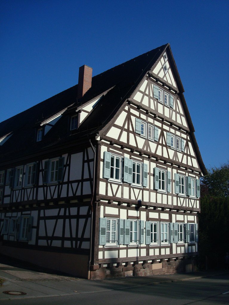 Kloster Hirsau, die schne Giebelseite der ehemaligen Amtsschreiberei des Klosters, Fachwerk von 1688, Okt.2010 