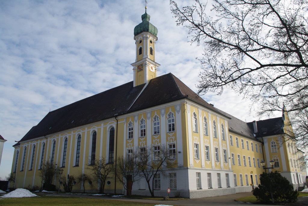 Kloster Maria Medingen, gegrndet 1239, ehem. Dominikanerinnenkloster, Klostergebude erbaut von 1716 bis 1721, Kreis Dillingen (21.02.2012)