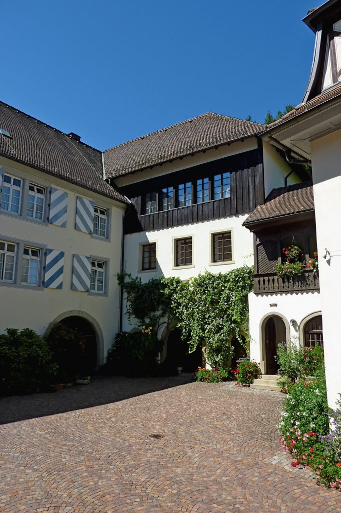 Kloster Marienburg, Blick in den Innenhof der Schloanlage, Aug.2012