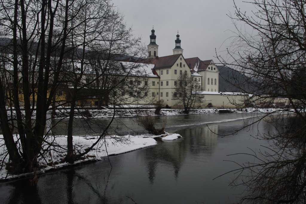 Kloster Pielenhofen, gegrndet 1240 durch die Herren von Hohenfels und von 
Ehrenfels, heute Internat der Regensburger Domspatzen, Kreis Regensburg 
(17.02.2012)
