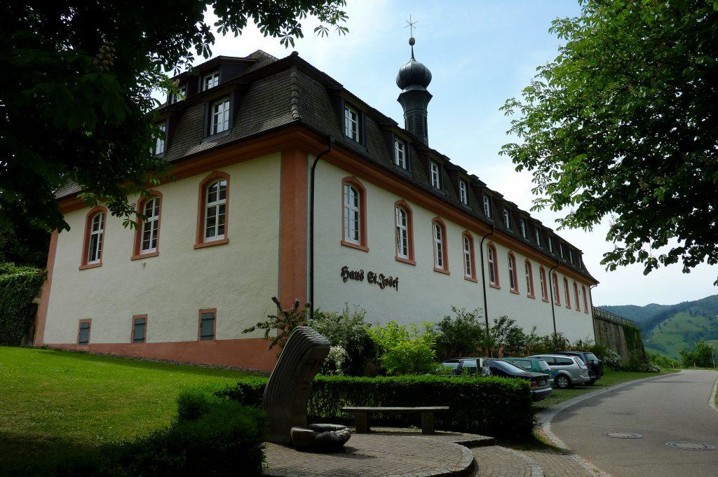 Kloster St.Trudpert, benannt nach dem irischen Missionar und Mrtyrer, hier das St.Josef-Haus, Mai 2011
