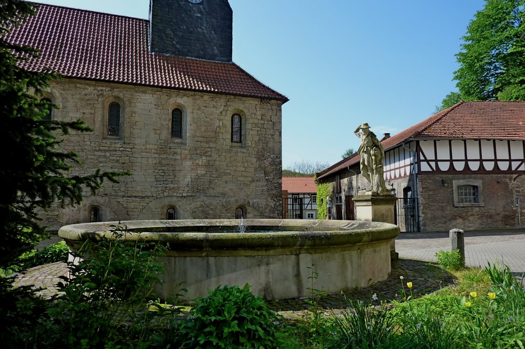 Kloster Zella, der Brunnen im Innenhof, Mai 2012