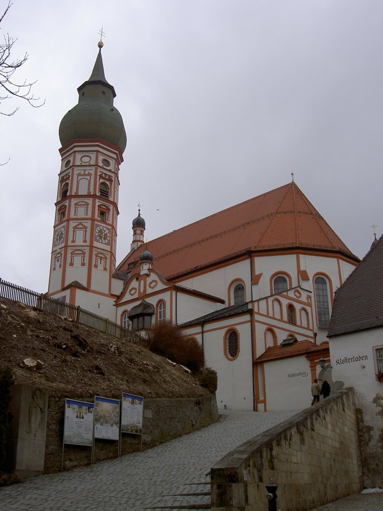 Klosterkirche Andechs, gotische Hallenkirche, erbaut von 1420 bis 1430, 1755 
Rokokoaussattung, Kreis Starnberg (02.03.2012)