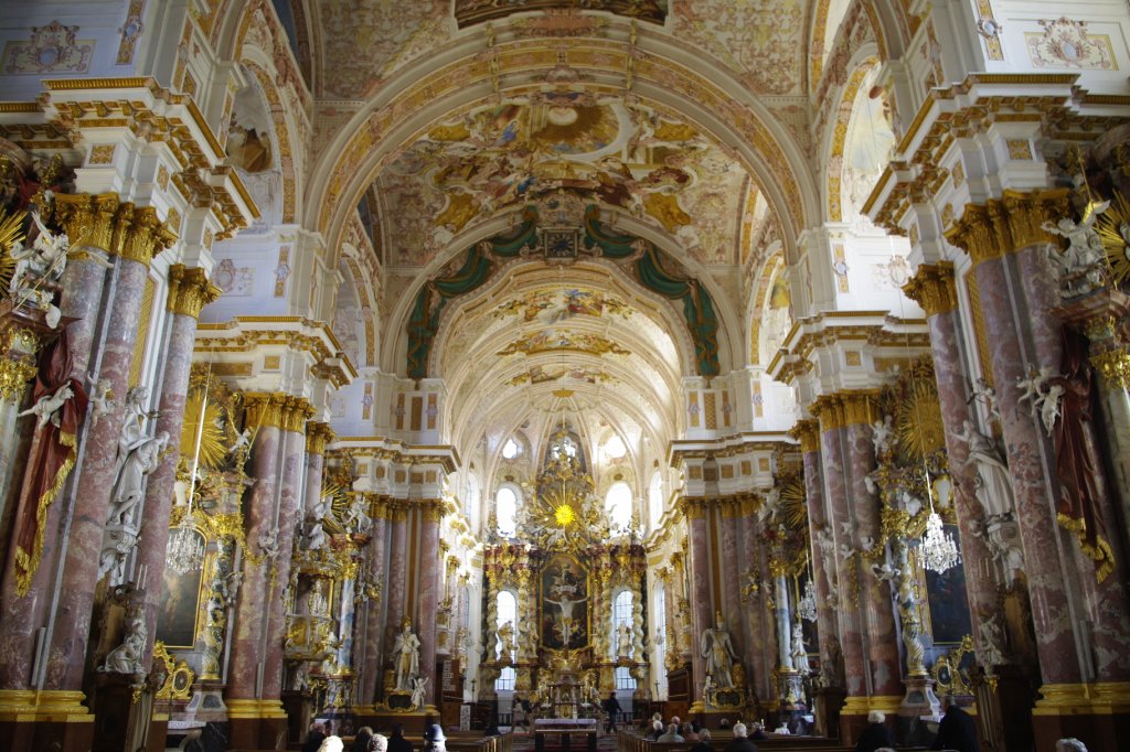 Klosterkirche Maria Himmelfahrt Frstenfeld, Langschiff, Stuck von Lorenzo Perti, 
Pietro und Jacopo Appiani, Deckenfresken von Cosmas Damian Asam, Hochalter von 
Schndel, Kreis Frstenfeldbruck (20.11.2011)