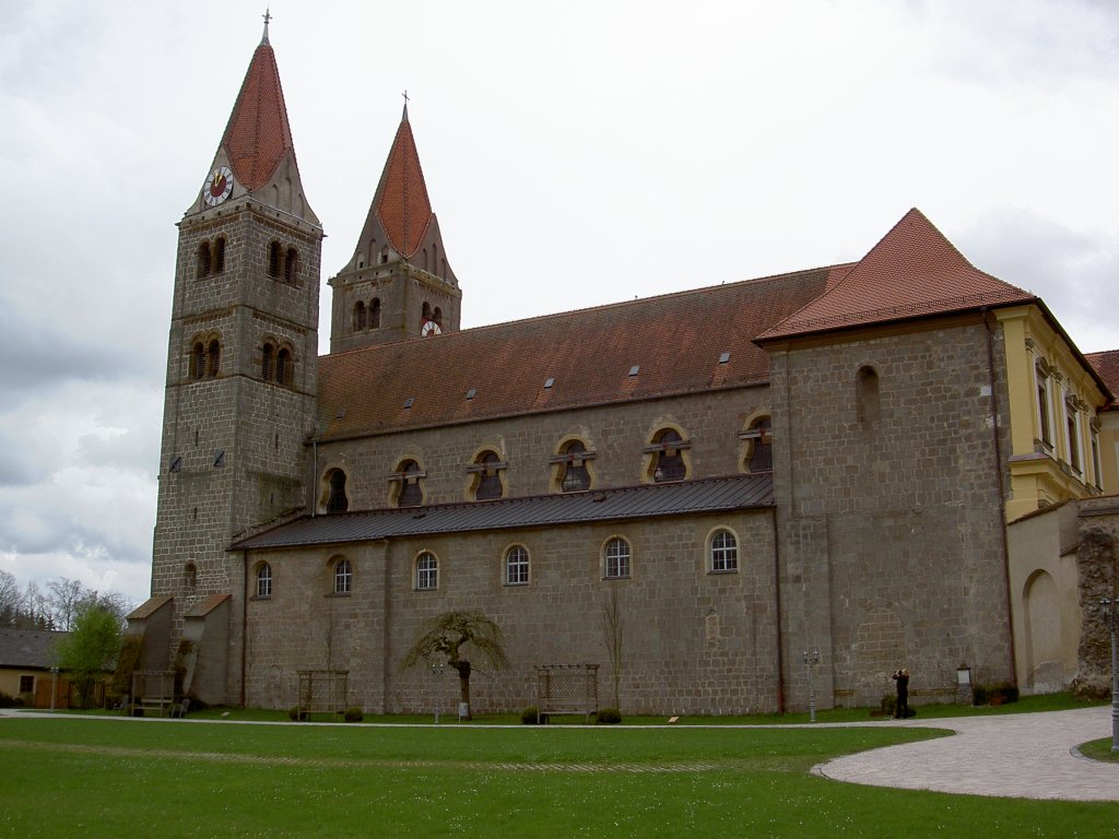 Klosterkirche Reichenbach, romanische Basilika, heute Klosterkirche der Barmherzigen Brder (22.04.2012)