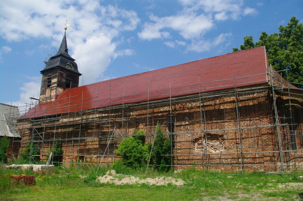 Klosterkirche St. Maria und Kunigunde von Dambeck, gegrndet 1224 vom Grafen von 
Dannenberg, seit 1540 evangelisch, Altmarkkreis (10.07.2012) 