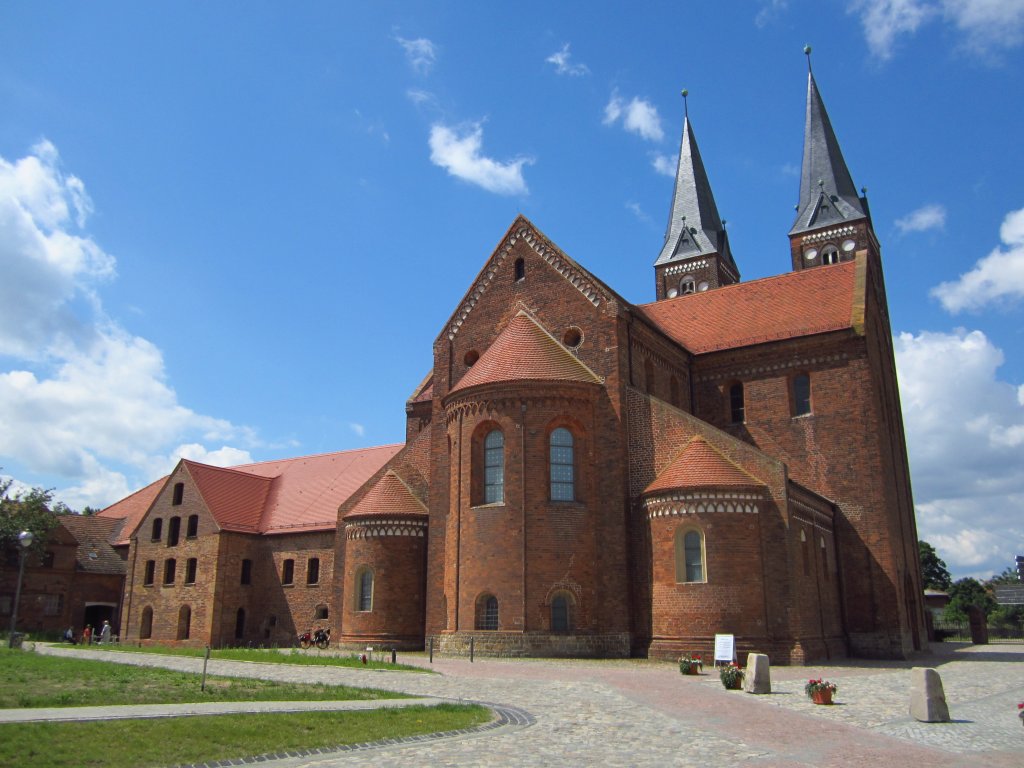 Klosterkirche St. Marien in Jerichow, erbaut ab 1148 unter Probst Isfried, von 
1853 bis 1856 saniert durch Ferdinand von Quast (09.07.2012)