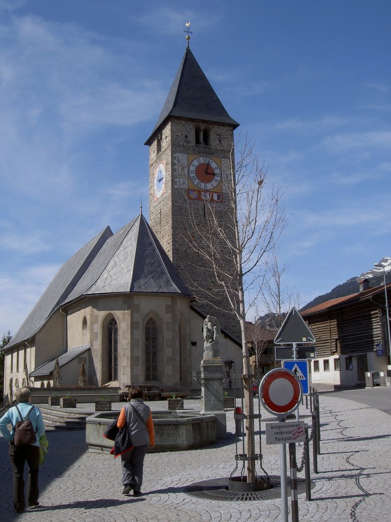 Klosters, Ref. Kirche, erbaut ab 1493 von Andreas Bhler, barockes Langhaus von 
1621 (03.04.2011)