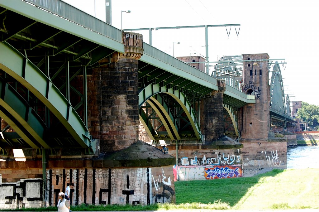 Kln: Die Sdbrcke (Eisenbahnbrcke) von den Poller Wiesen aus gesehen, Aufnahme vom 29.06.2008