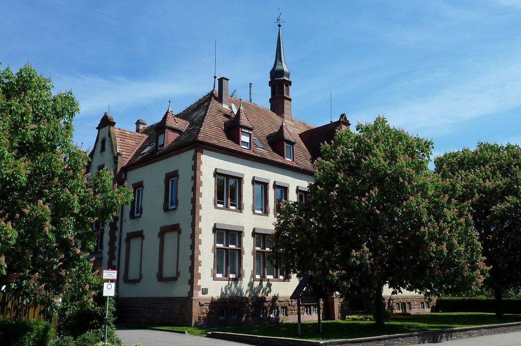 Kndringen, das 1905 erbaute Schulgebude, Mai 2012