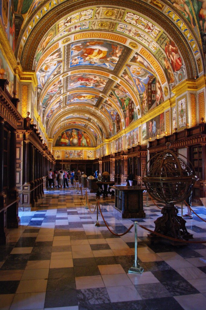 Knigl. Kloster El Escorial, Historischer Bibliotheksaal mit 
40000 Bchern (21.05.2010)