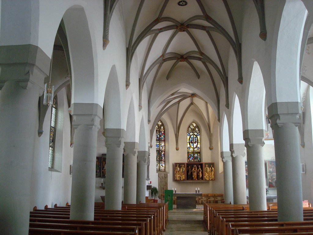 Knigseggwald in Oberschwaben, der Innenraum der sptgotischen Pfarrkirche St.Georg, Aug.2010