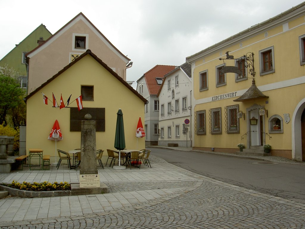 Knigswiesen, Pranger am Kirchplatz (04.05.2013)