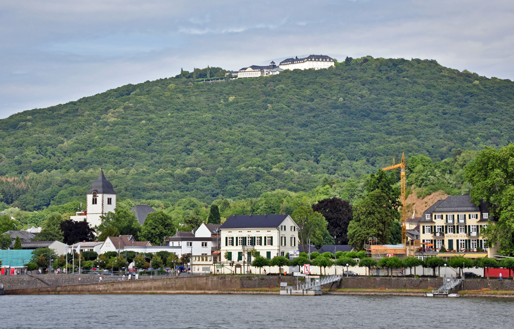 Knigswinter am Rhein mit dem Hotel (und Gstehaus der Bundesregierung) Petersberg - 31.07.2010