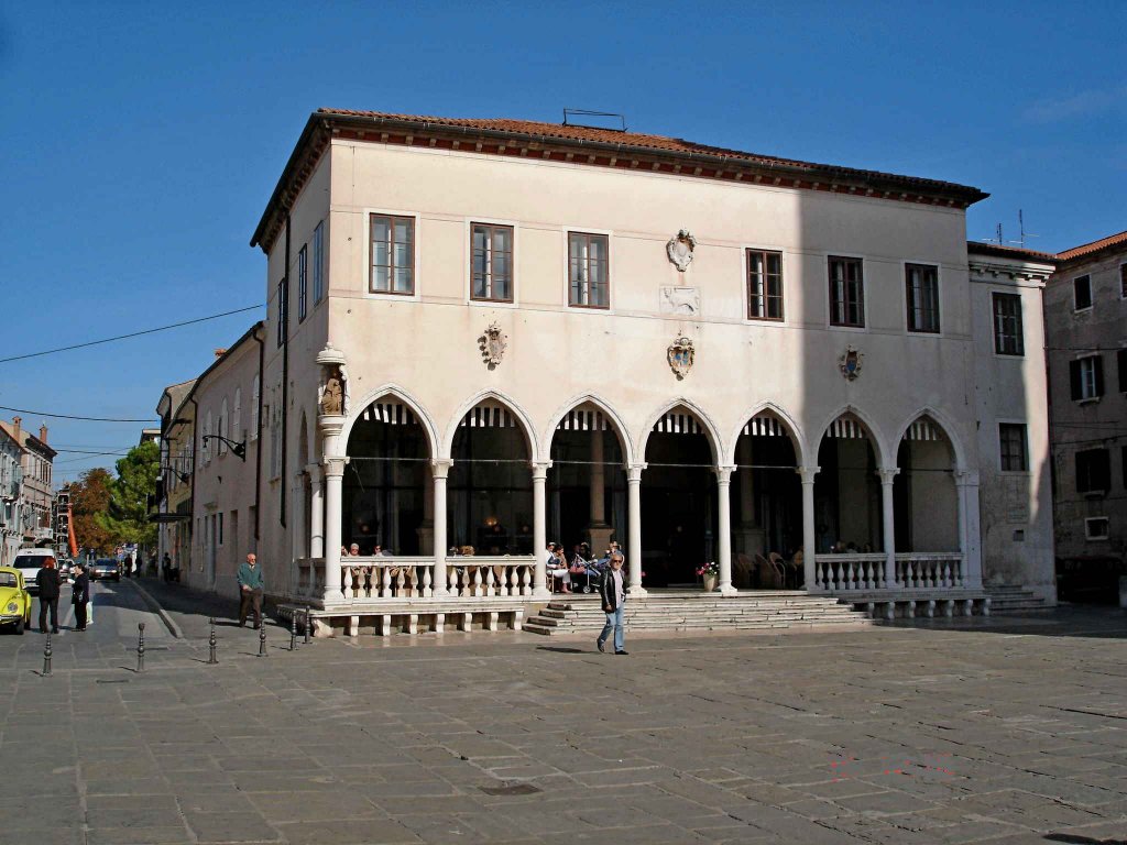 Koper, der Loggia-Palast am Hauptplatz, Okt.2004