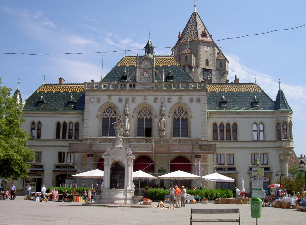 Korneuburg, Neugotisches Rathaus, erbaut 1895 (04.06.2011)