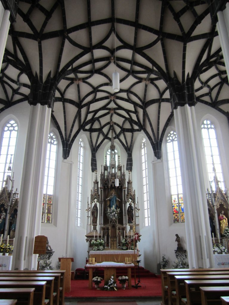 Krenstetten, Pfarrkirche St. Martin, neogotischer Hochaltar von Clemens Raffeiner 
(04.05.2013)