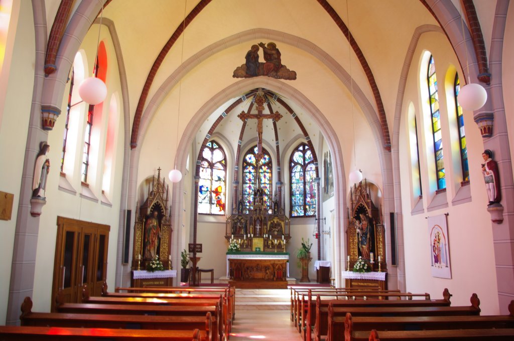 Kreuzrath bei Gangelt, Altre der Kath. Kirche zur schmerzhaften Mutter von 1910 
(04.08.2011)