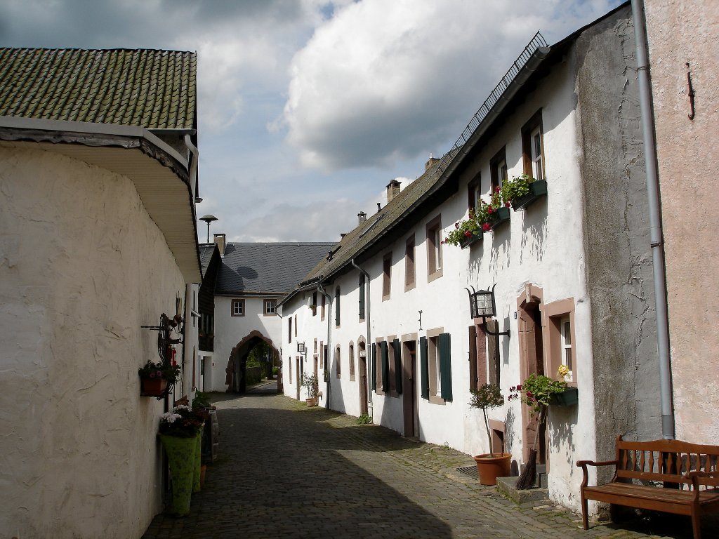 Kronenburg in der Eifel, bekannt durch sein ber 400 Jahre altes mittelalterliches Ortsbild, Mai 2005