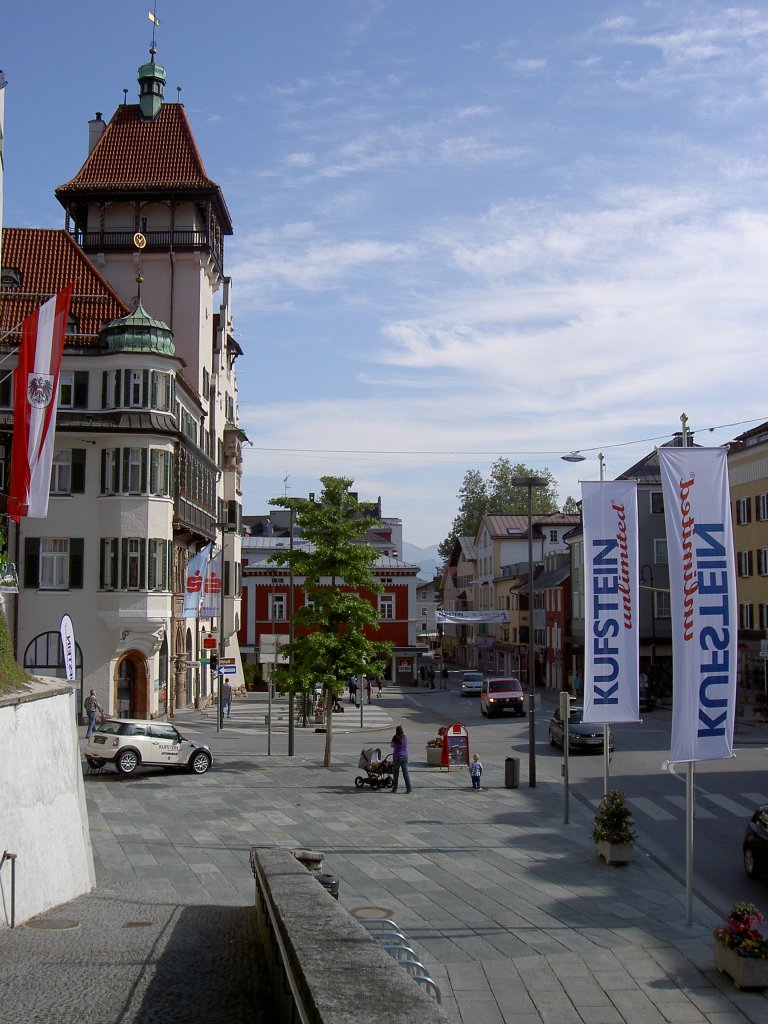 Kufstein, Oberer Stadtplatz mit Sparkassen Gebäude (08.06.2013)